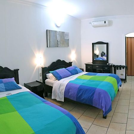 Hotel Eskalima Алахуела Екстер'єр фото