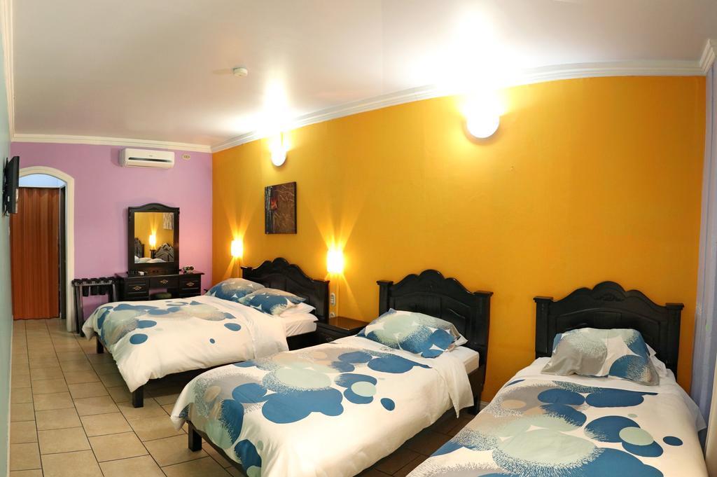Hotel Eskalima Алахуела Екстер'єр фото